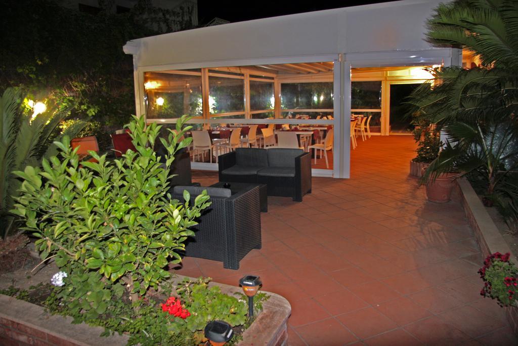 Hotel Alexander Giardini Naxos Esterno foto